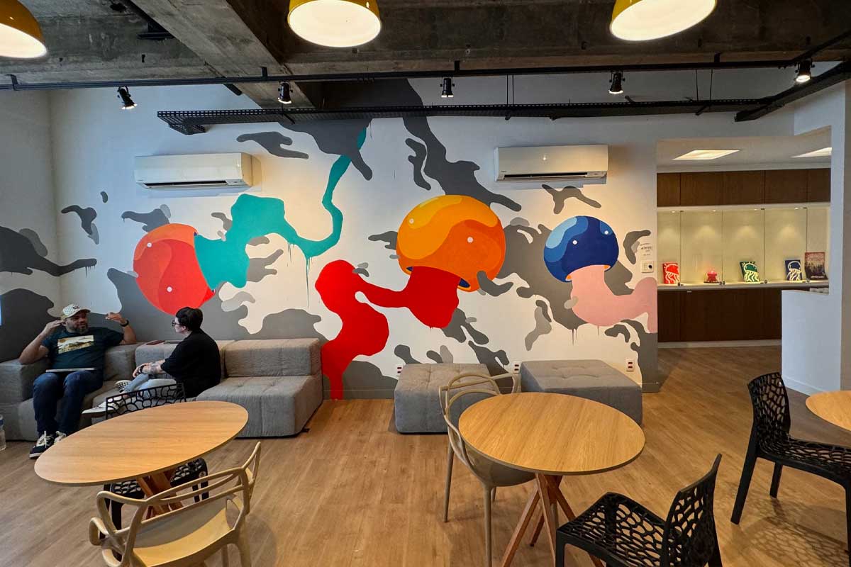 Mesas rotativas em área de coworking – Hot Desk