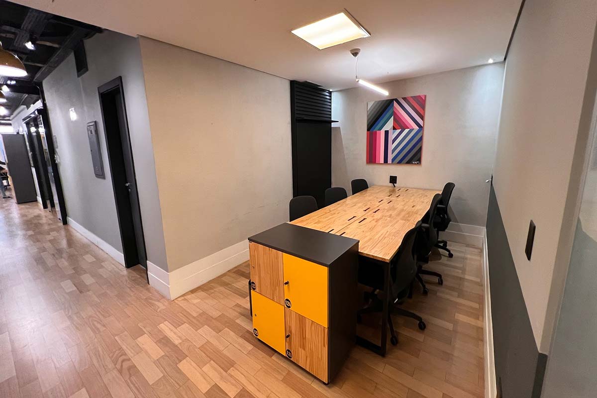 Mesa fixa com locker – Mesa Dedicada